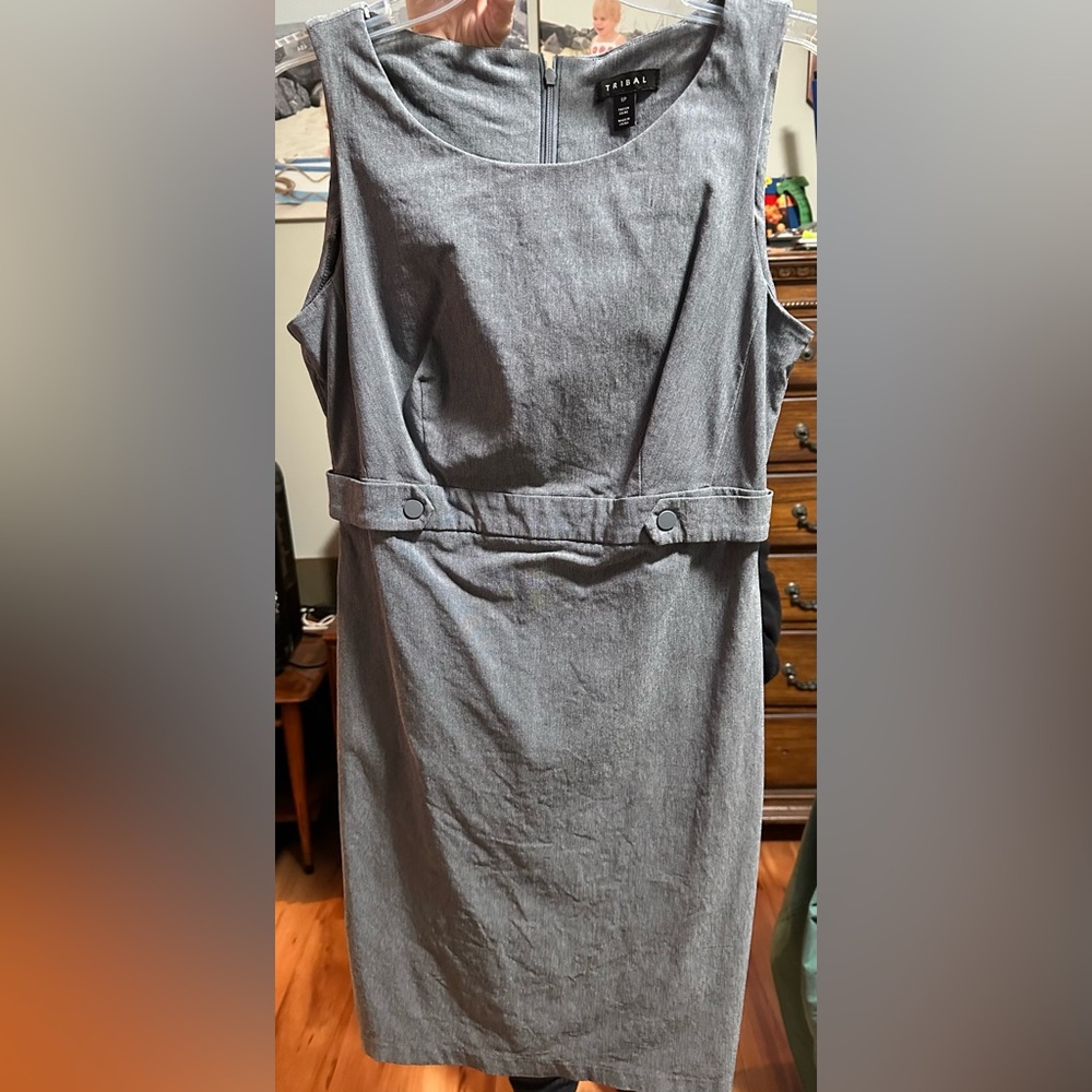 Women’s Small Dress
Color: Gray
Size: 6 petite 
Worn a few times
